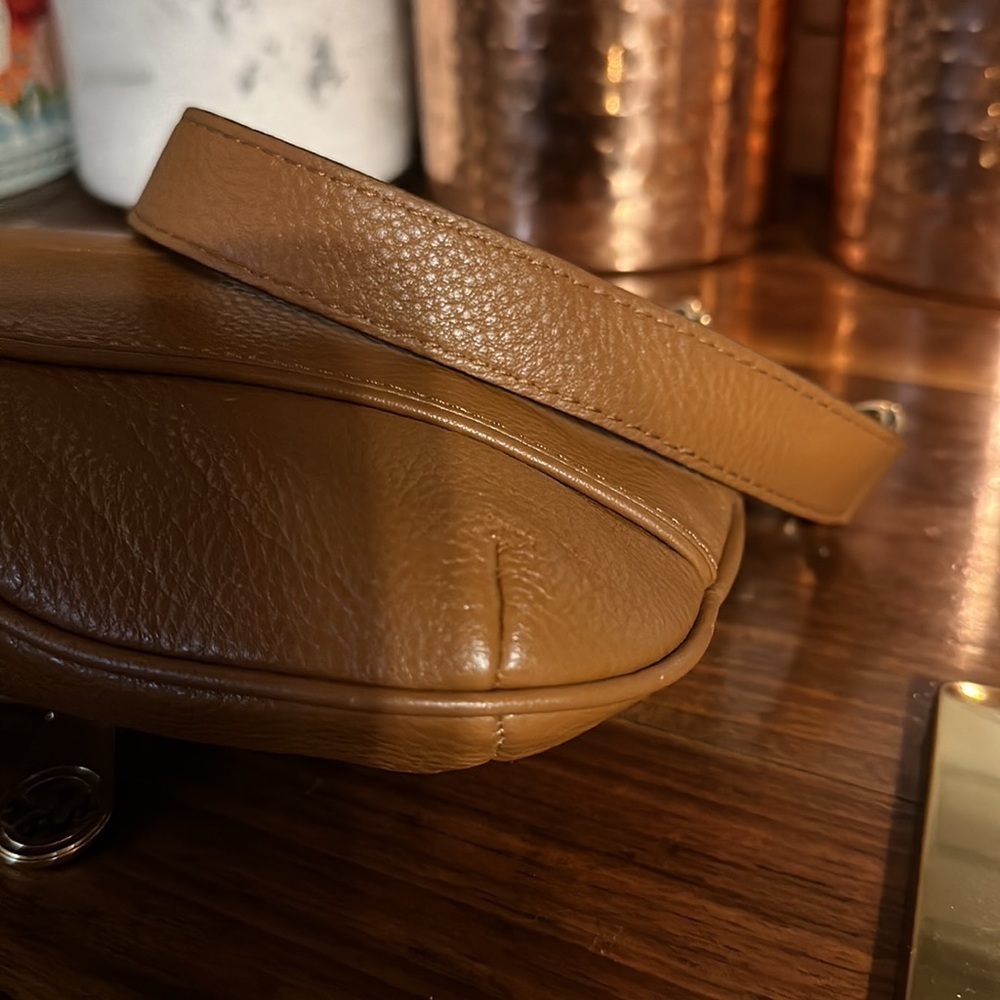 Michael Kors purse. Camel color. Beautiful - Picture 4 of 13